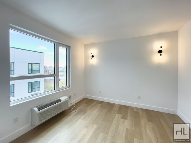 Building Photo - Crown Heights / Sunlit Studio 1-Bath / New...