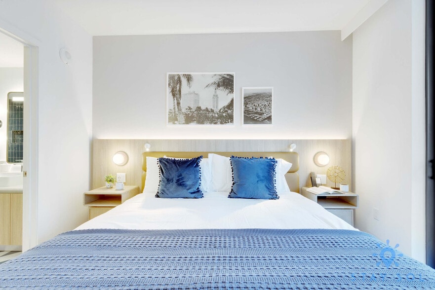 Building Photo - 601 NE 1st Ave