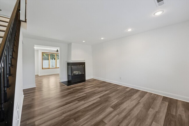Building Photo - 128 Granite Hill Ct