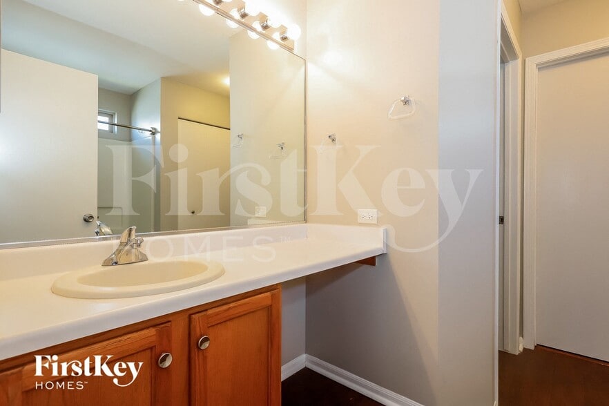 Building Photo - 2325 N Salem Ln