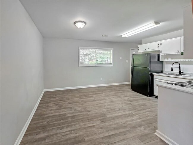 Building Photo - 8438 Stonewall Jackson Dr