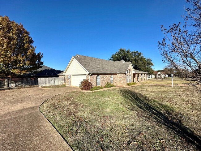 Building Photo - 3bd 2ba House In Robinson, Tx!