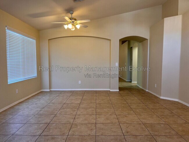 Building Photo - 2335 E Aire Libre Ave