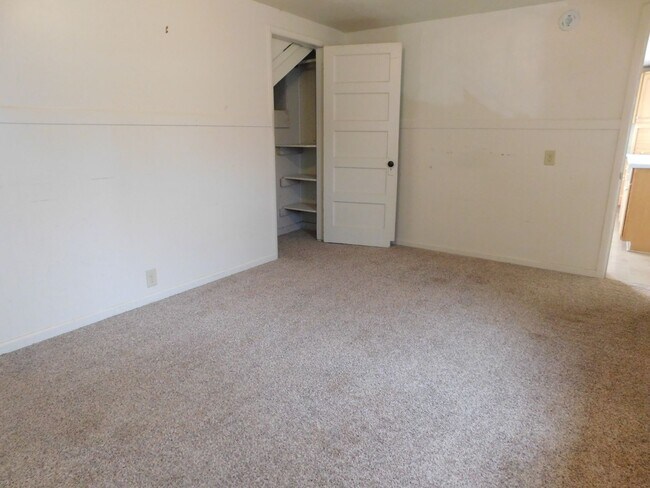 Building Photo - Country Living in Fruita