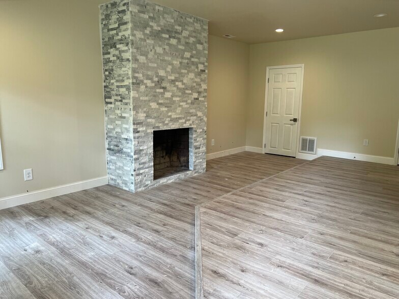 Building Photo - 119 Wilmot Dr