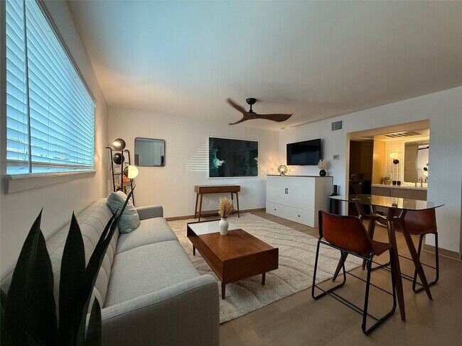 Building Photo - 1901 Richmond Ave.