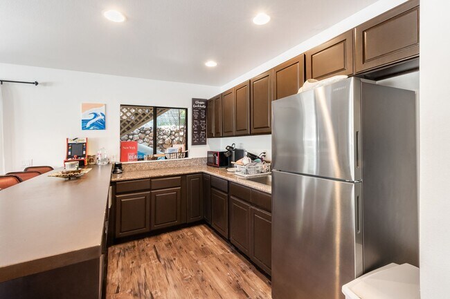 Building Photo - Large Island Getaway in Sunny Kapolei