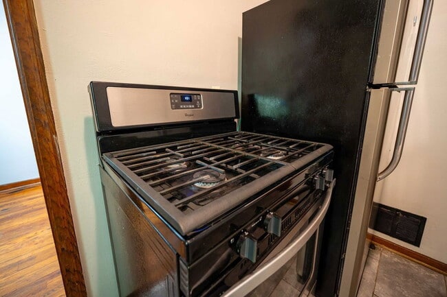 Building Photo - 213 E Hudson St