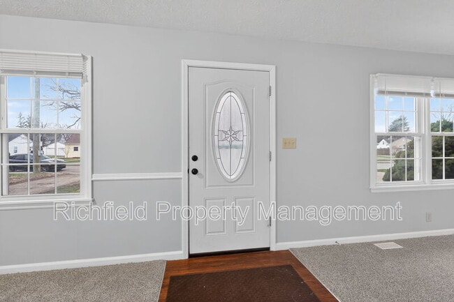 Building Photo - 1260 Lincoln Dr