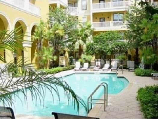 Building Photo - Downtown 1/1 Condo pool view & fireplace w...
