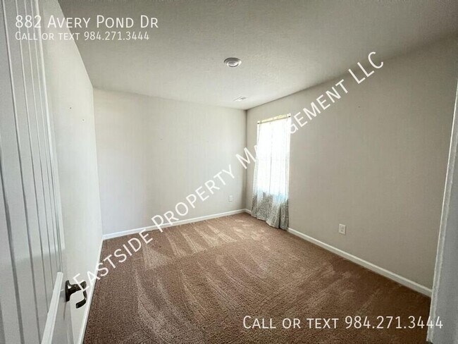Building Photo - 882 Avery Pond Dr
