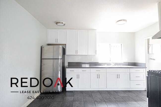 Building Photo - 1182 E 52nd St