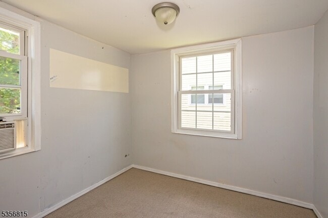 Building Photo - 16 E Munson Ave