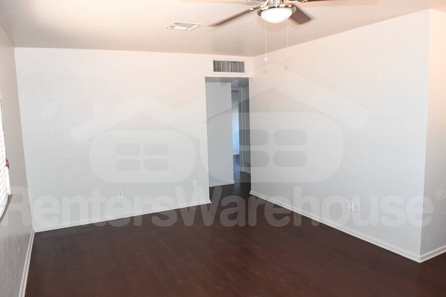 Building Photo - 2145 E Osborn Rd