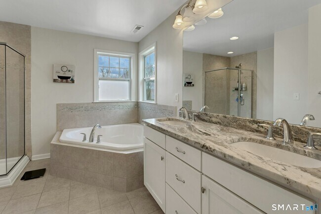 Building Photo - 310 Nutmeg Ln