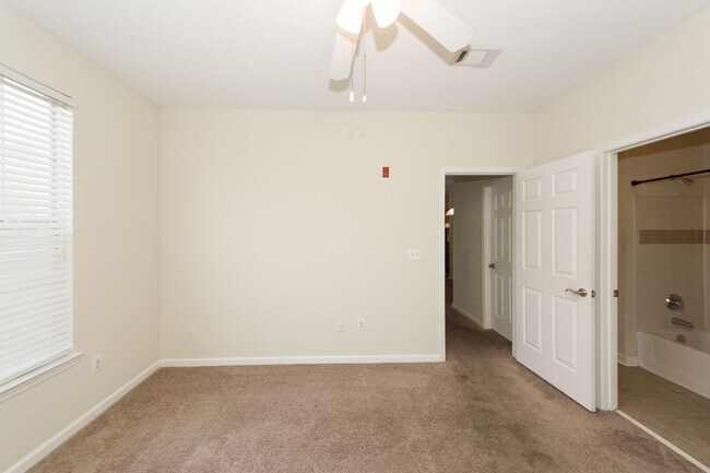 Building Photo - 2 Bedroom 1 Bath Condo in Concord West of the Ashely - West Ashley
