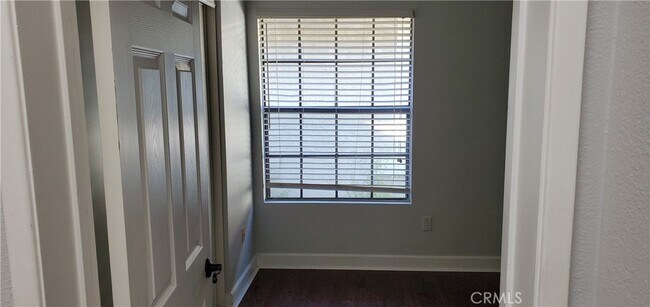 Building Photo - 3 Lakepines-