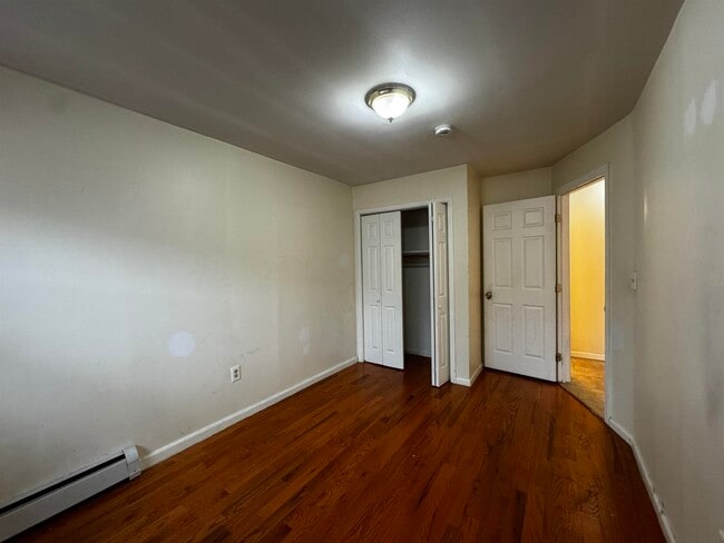 Building Photo - 20 Dales Ave