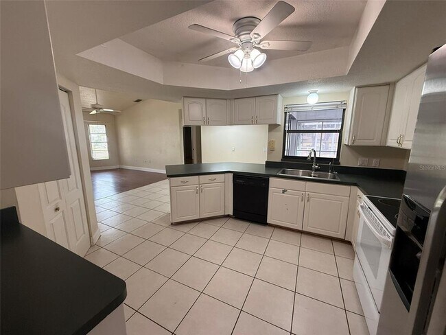 Building Photo - 1001 S Wapello St