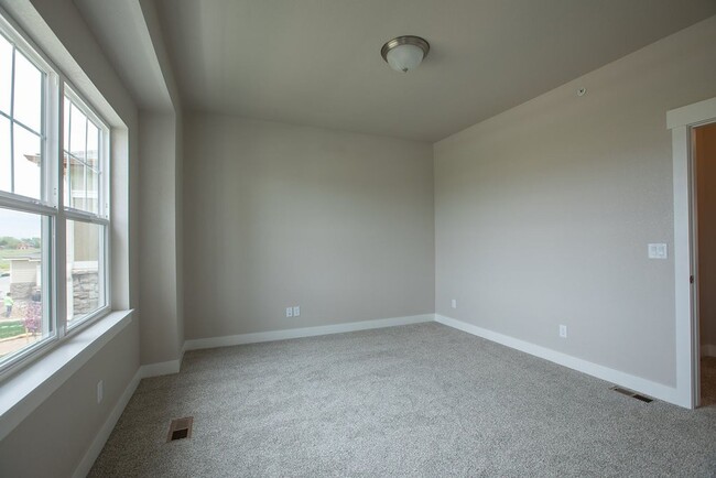 Building Photo - 4902 Brookfield Dr