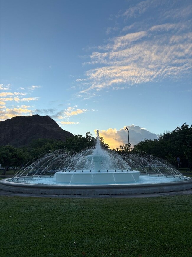 Building Photo - Tropic Seas #708- Elegant Gold Coast living only steps to the ocean!