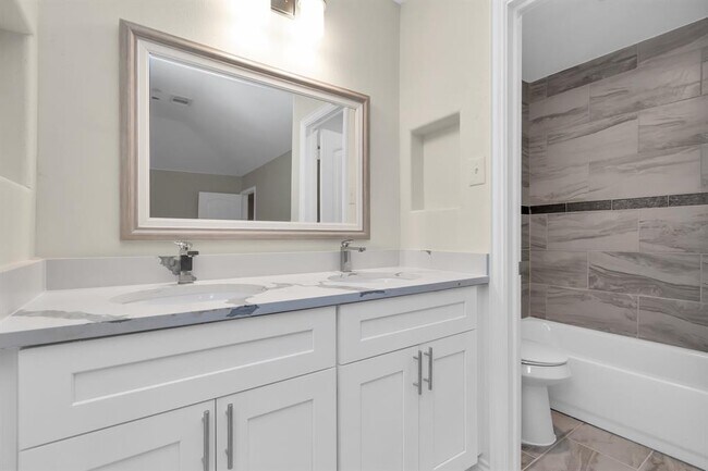 Building Photo - 1422 Hunters Park Dr