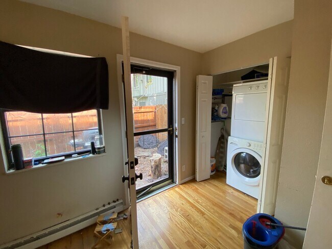 Building Photo - 2 Bed Plus Office 1.5 Bath Two Floor Condo In Ideal Central Boulder Location!