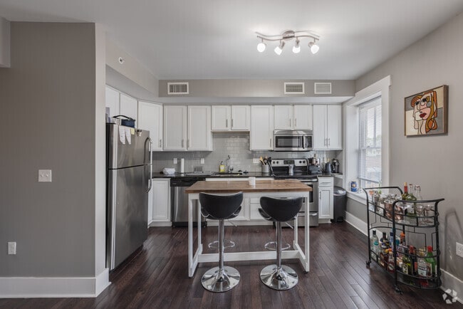 2BR, 1BA, Kitchen - Devenir District - 711 W Alexandrine