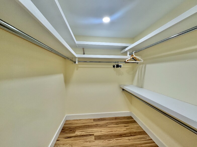 Building Photo - 49 Fort Point Cove Rd