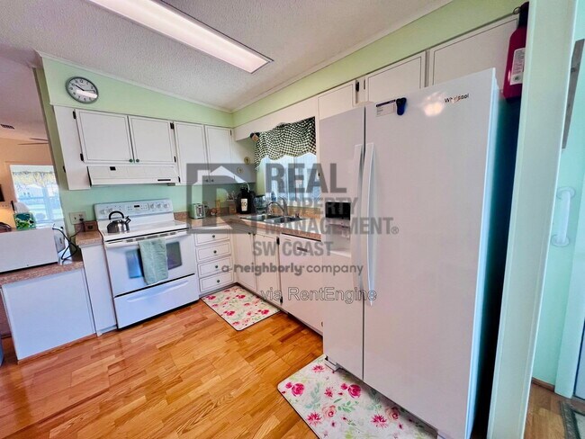 Building Photo - 202 Fan Palm Ln
