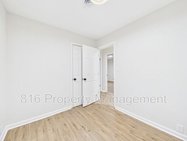 Building Photo - 11211 Corrington Ave