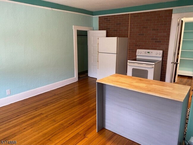 Building Photo - 313 Hoover Ave