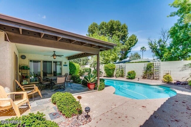 Building Photo - 7129 N Vía De Alegria