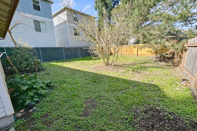 Building Photo - HANS01