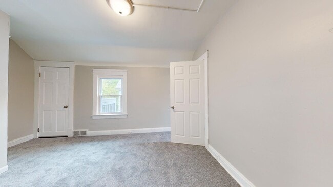 Building Photo - Old Brooklyn - 4 Bedroom Single Family Home