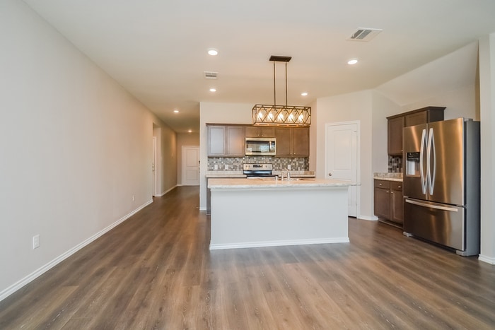 Building Photo - 904 Silver Maple Ln