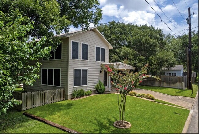 Building Photo - Completely Updated Historic Bryan Charmer with Modern Finishes & Timeless 1935 Character