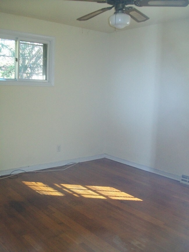 Building Photo - 3919 Redstone Dr