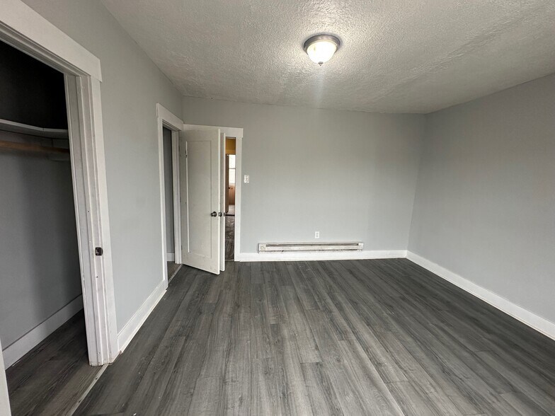 Building Photo - 3911 N Percy St