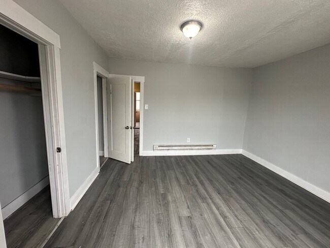 Building Photo - 3911 N Percy St