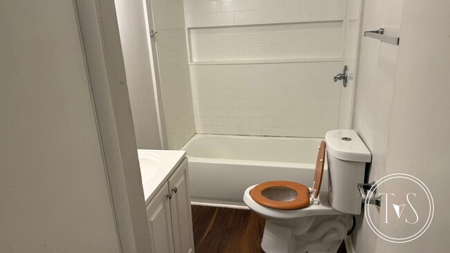 Building Photo - 1011 W 53rd St