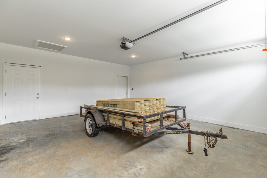 Building Photo - 4646 Heiskell Dr
