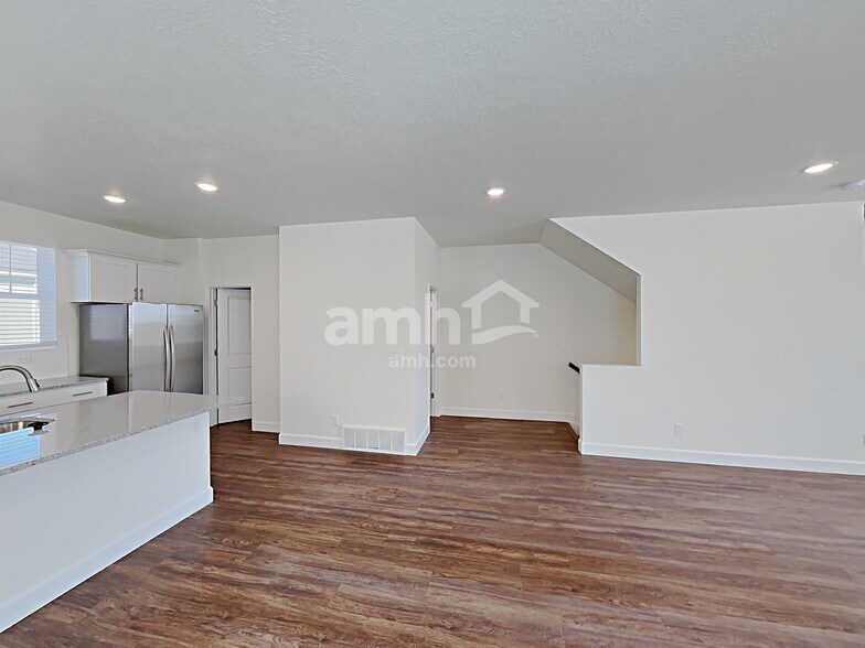 Building Photo - 6092 W South Jordan Pky