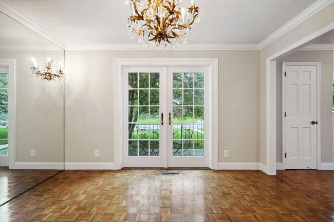 Building Photo - 5721 Londonderry Rd