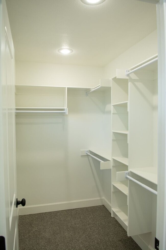 Building Photo - Available June 10th! Townhouse in the heart of West Fork !
