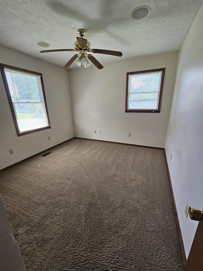 Building Photo - 711 N Hemlock St
