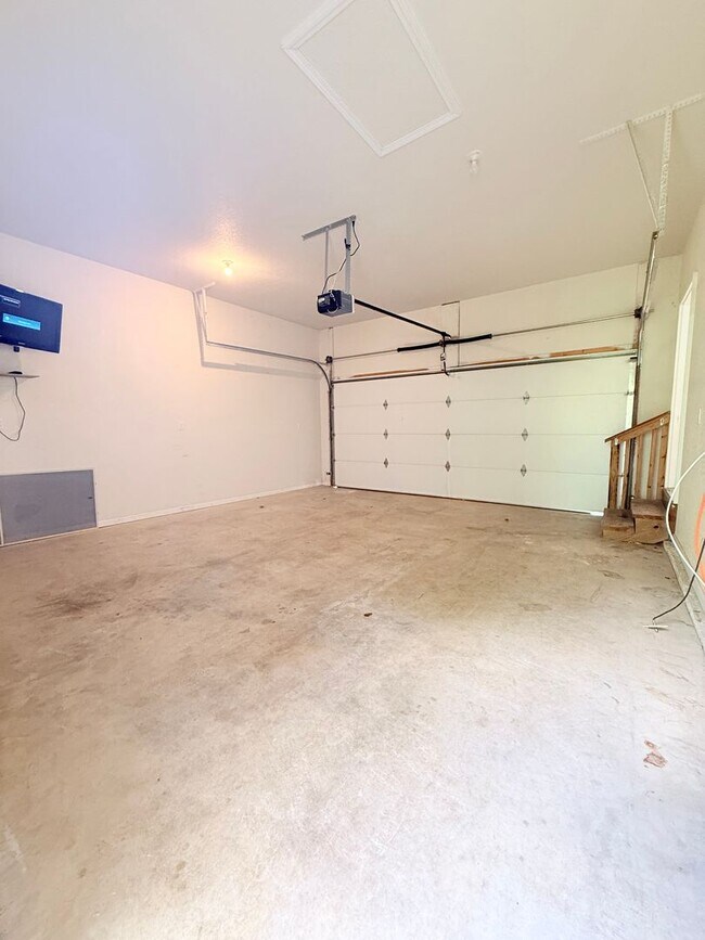 Building Photo - 927-MF2-E2