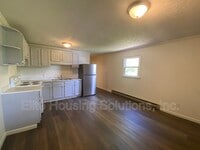 Building Photo - 108 E Buck Ave
