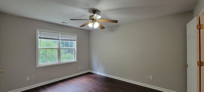 Building Photo - AFFORDABLE AND SPACIOUS