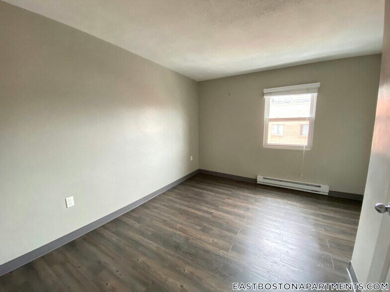 Building Photo - 300 Merdian St.